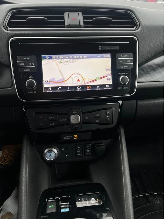 2018 Nissan Leaf - Image 10 of 12
