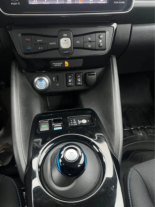 2018 Nissan Leaf - Image 9 of 12