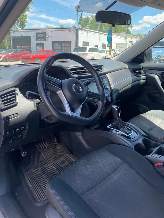 2018 Nissan Rogue - Image 10 of 11
