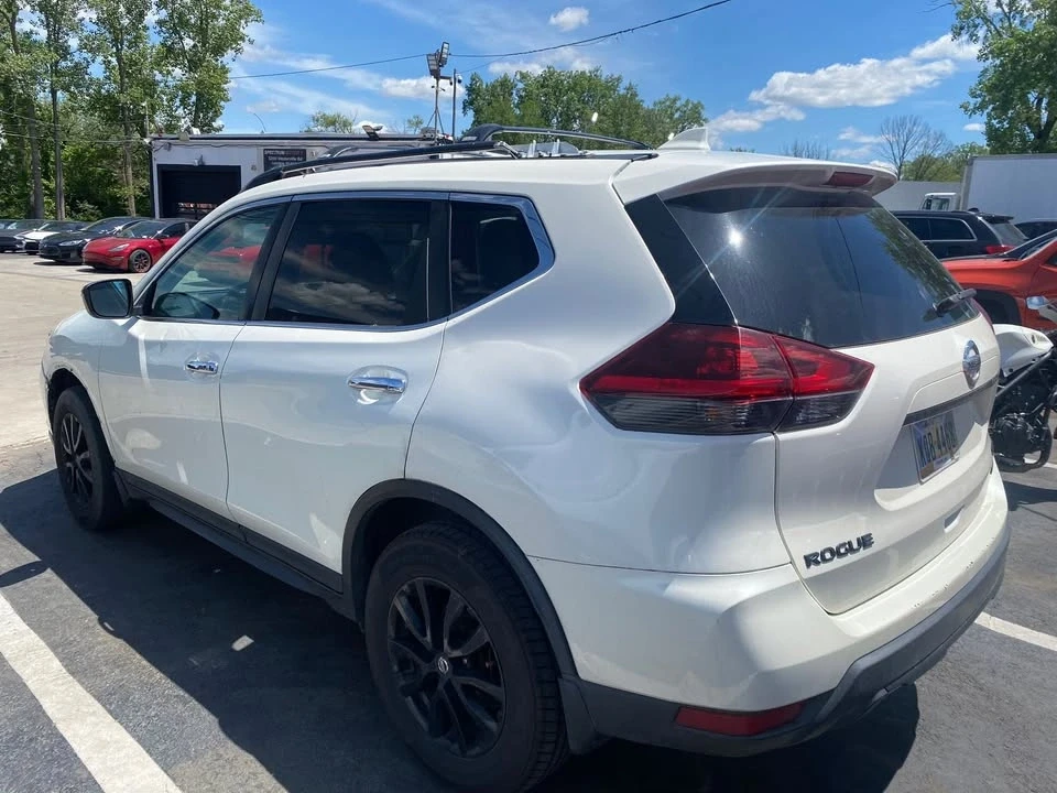 2018 Nissan Rogue - Image 5 of 11