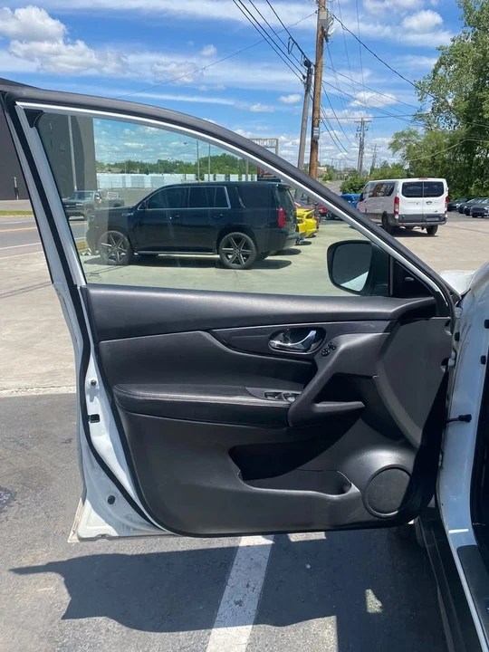 2018 Nissan Rogue - Image 6 of 11