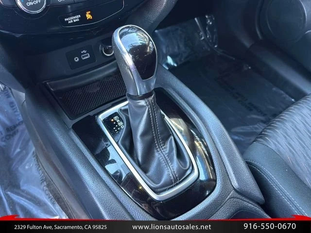 2018 Nissan Rogue - Image 17 of 19