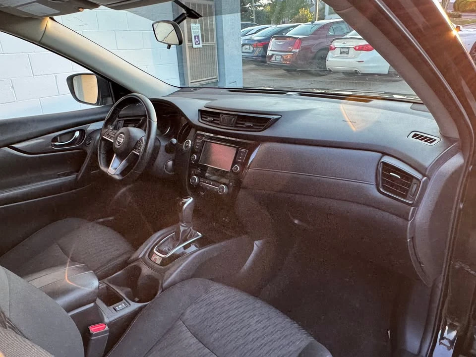 2018 Nissan Rogue - Image 9 of 17