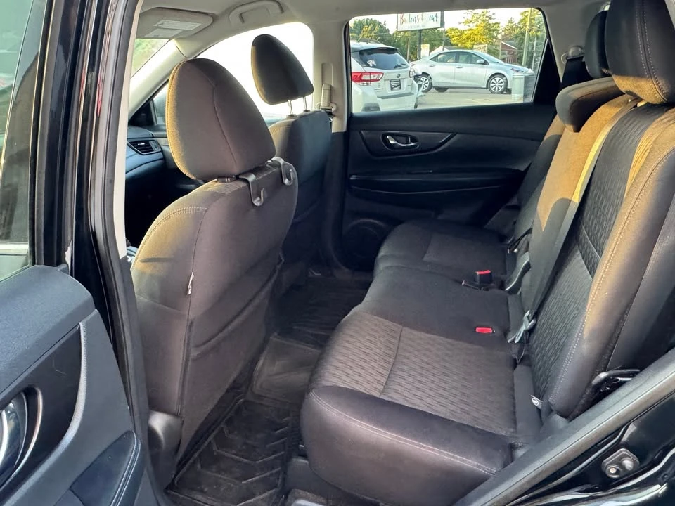 2018 Nissan Rogue - Image 11 of 17