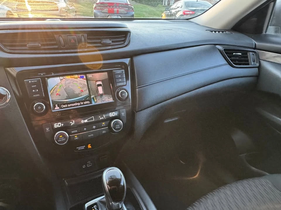 2018 Nissan Rogue - Image 15 of 17