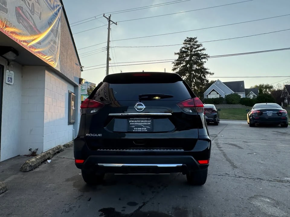 2018 Nissan Rogue - Image 17 of 17