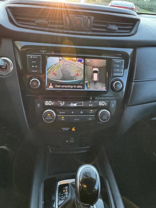 2018 Nissan Rogue - Image 13 of 17