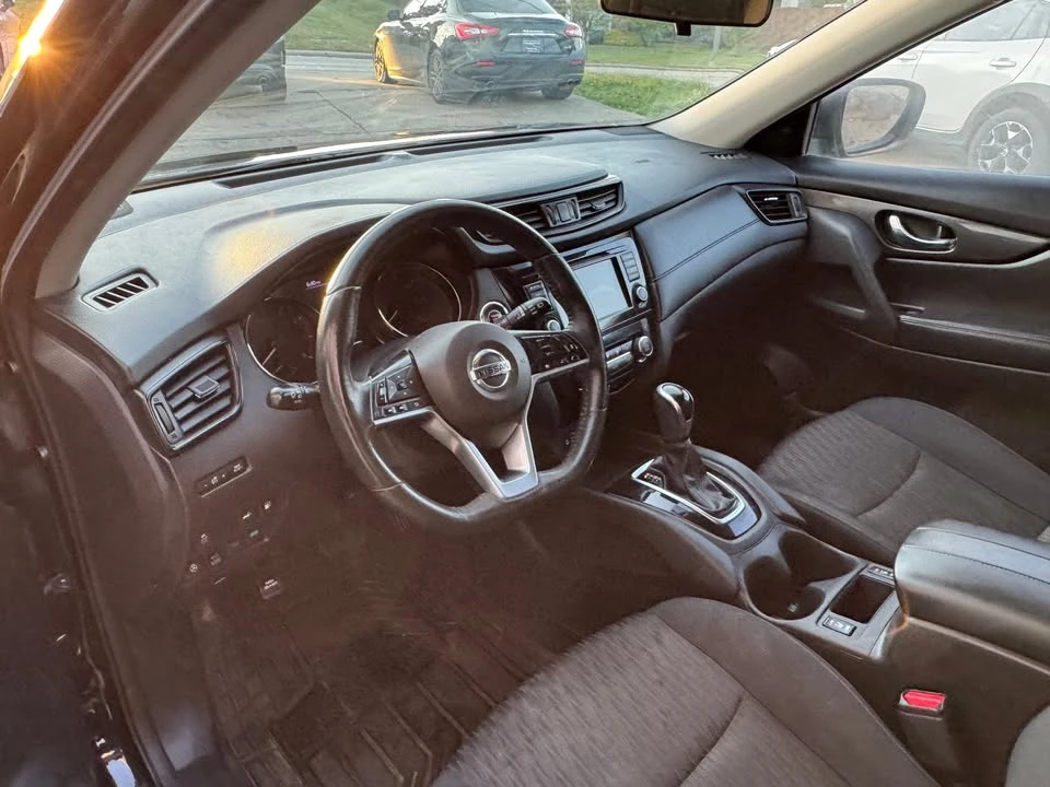 2018 Nissan Rogue - Image 12 of 17