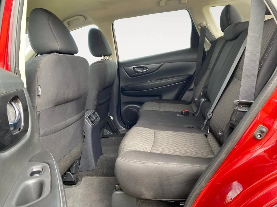2018 Nissan Rogue - Image 10 of 15