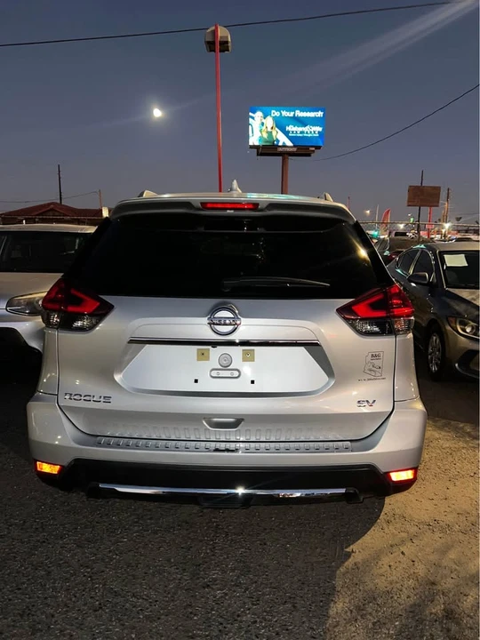2018 Nissan Rogue - Image 2 of 3