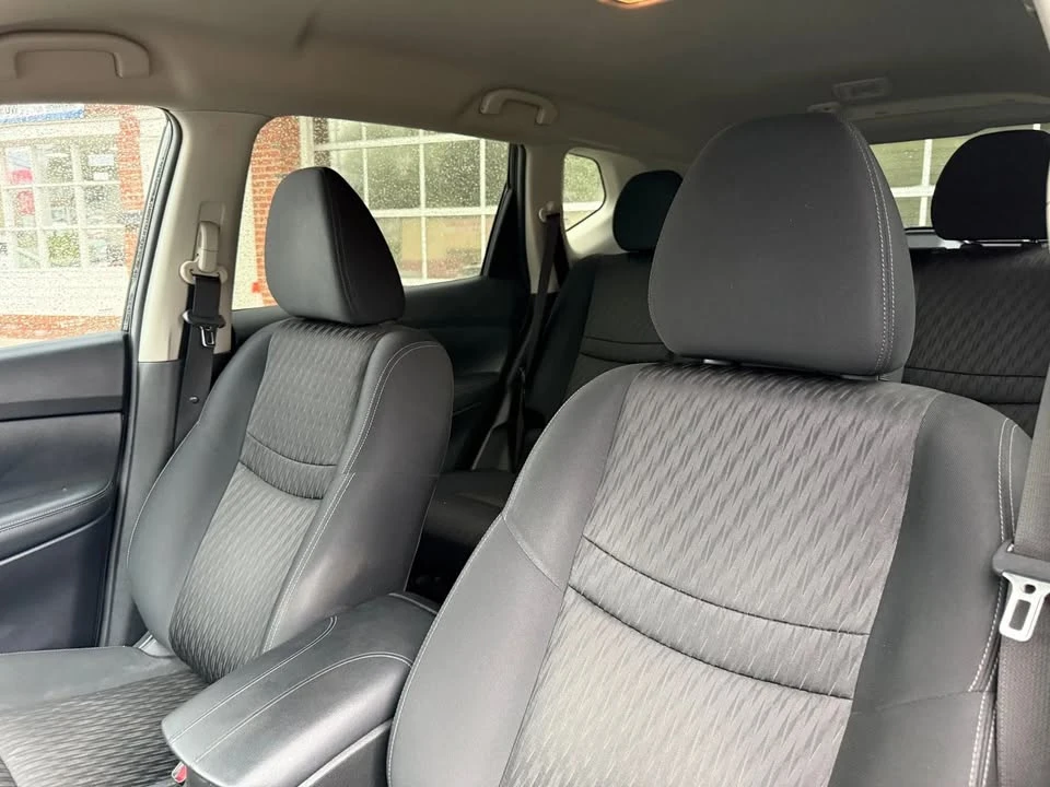 2018 Nissan Rogue - Image 9 of 16