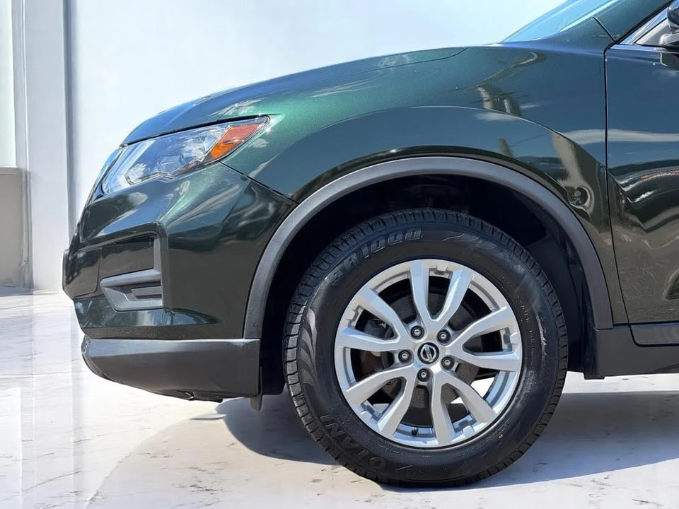 2018 Nissan Rogue - Image 10 of 16