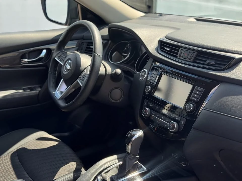 2018 Nissan Rogue - Image 11 of 16