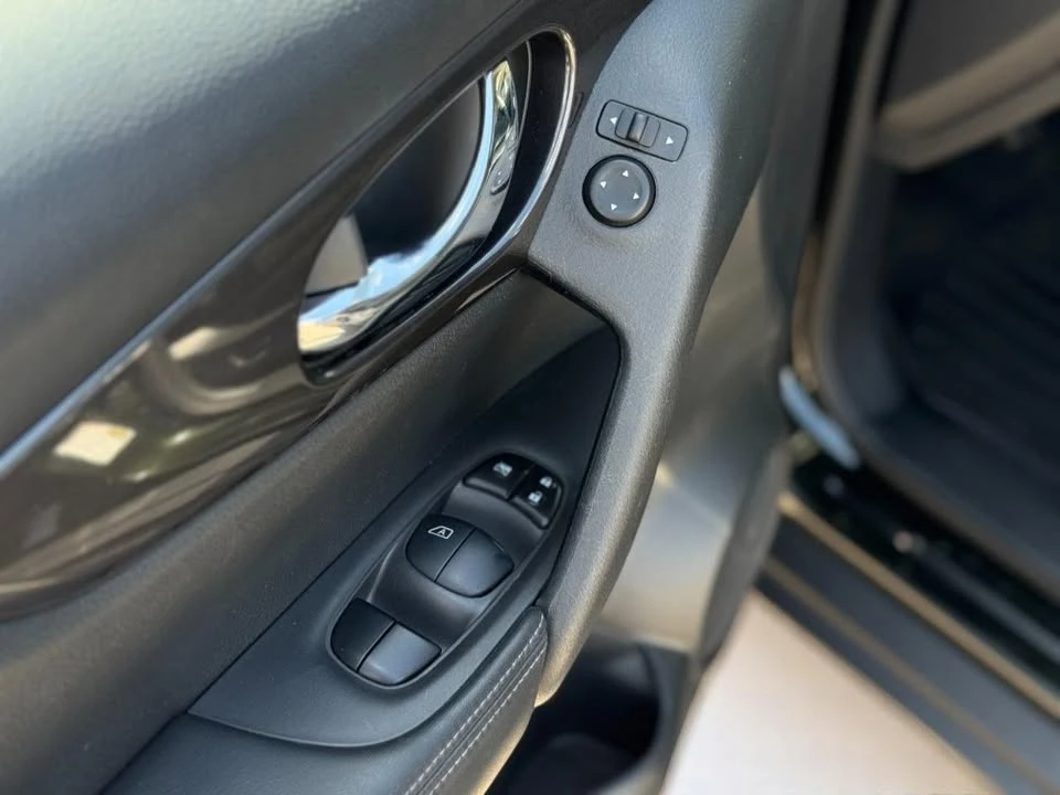 2018 Nissan Rogue - Image 13 of 16