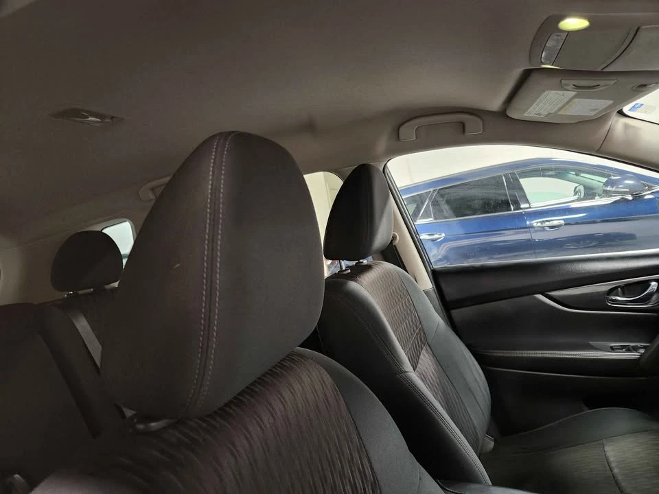 2018 Nissan Rogue - Image 15 of 19