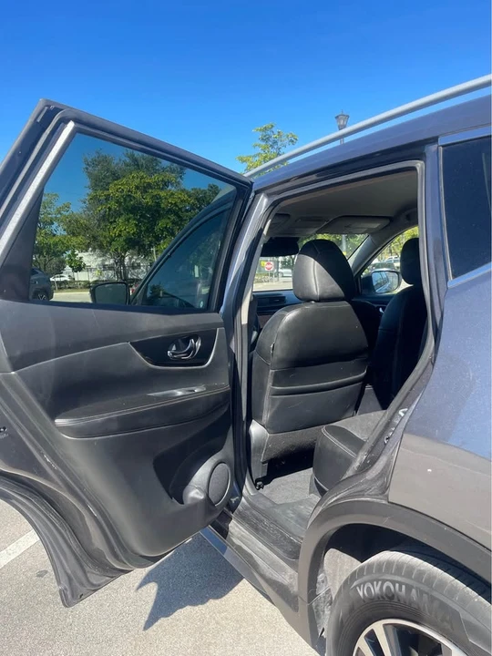 2018 Nissan Rogue - Image 6 of 11