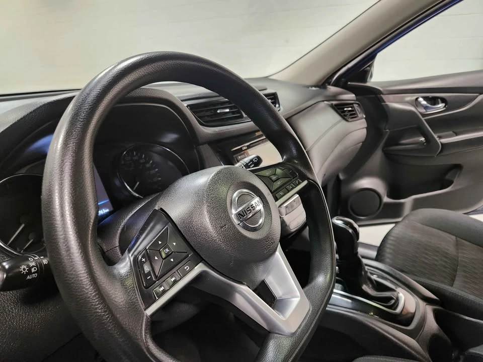 2018 Nissan Rogue - Image 11 of 19