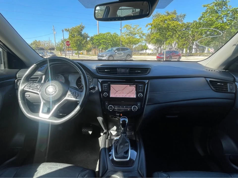 2018 Nissan Rogue - Image 9 of 11