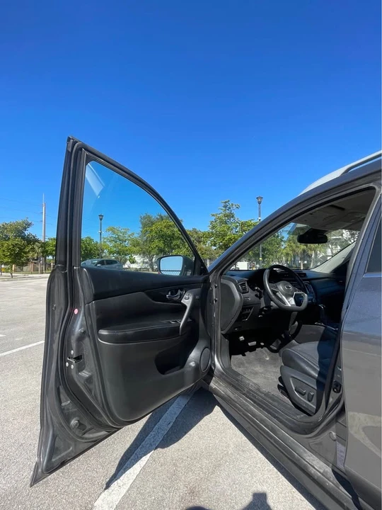 2018 Nissan Rogue - Image 3 of 11