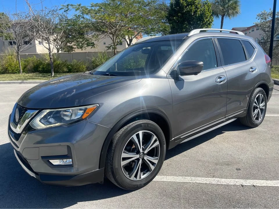 2018 Nissan Rogue - Image 2 of 11