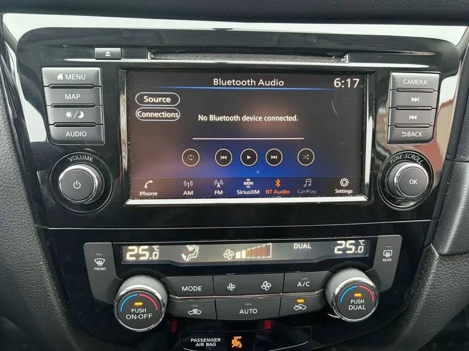 2018 Nissan Rogue - Image 15 of 19