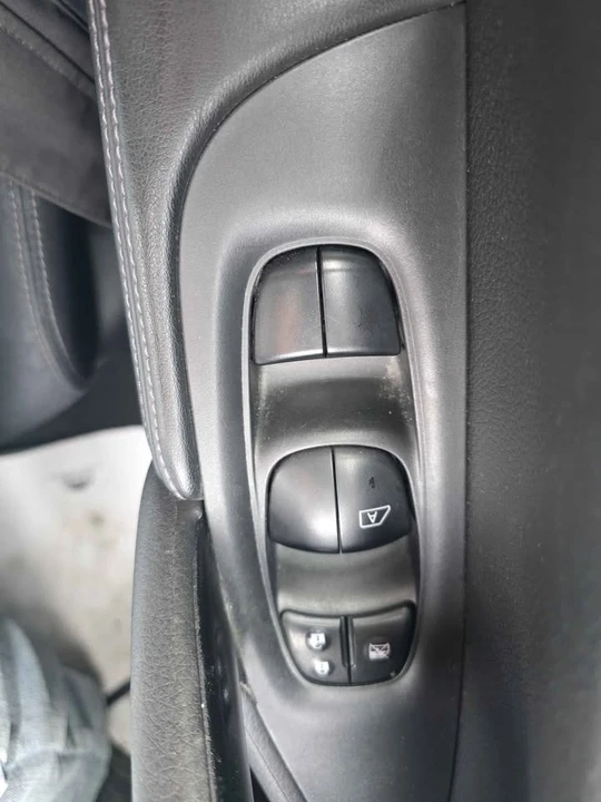 2018 Nissan Rogue - Image 12 of 17