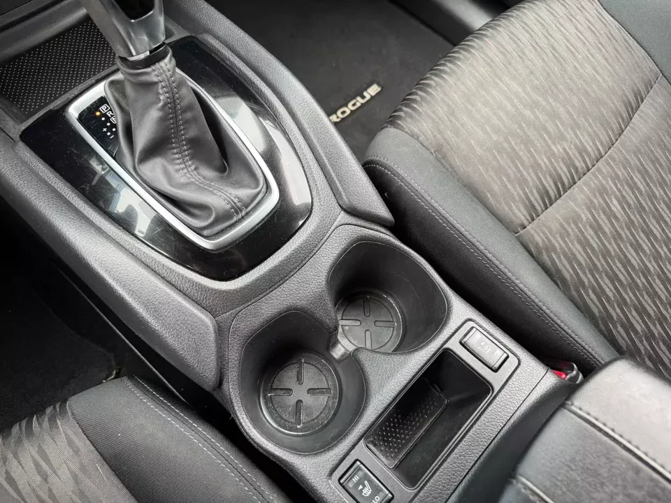 2018 Nissan Rogue - Image 10 of 16