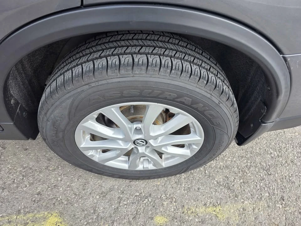 2018 Nissan Rogue - Image 10 of 17