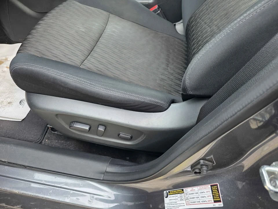 2018 Nissan Rogue - Image 8 of 17