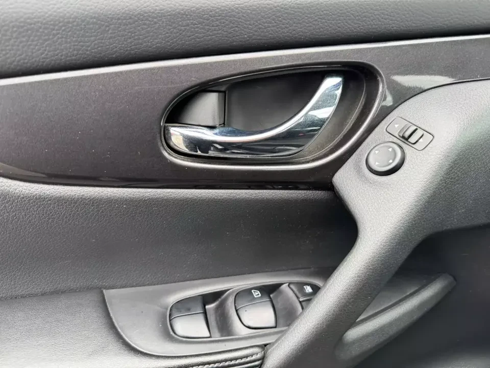 2018 Nissan Rogue - Image 14 of 16