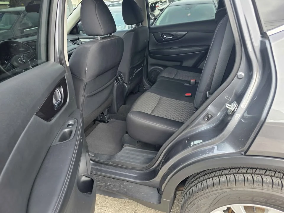 2018 Nissan Rogue - Image 11 of 17