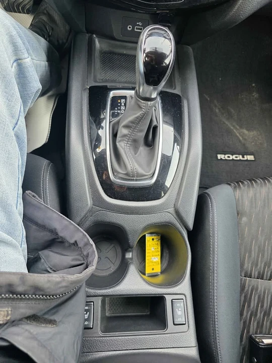 2018 Nissan Rogue - Image 14 of 17