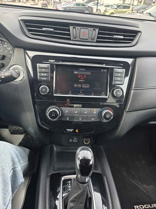 2018 Nissan Rogue - Image 13 of 17