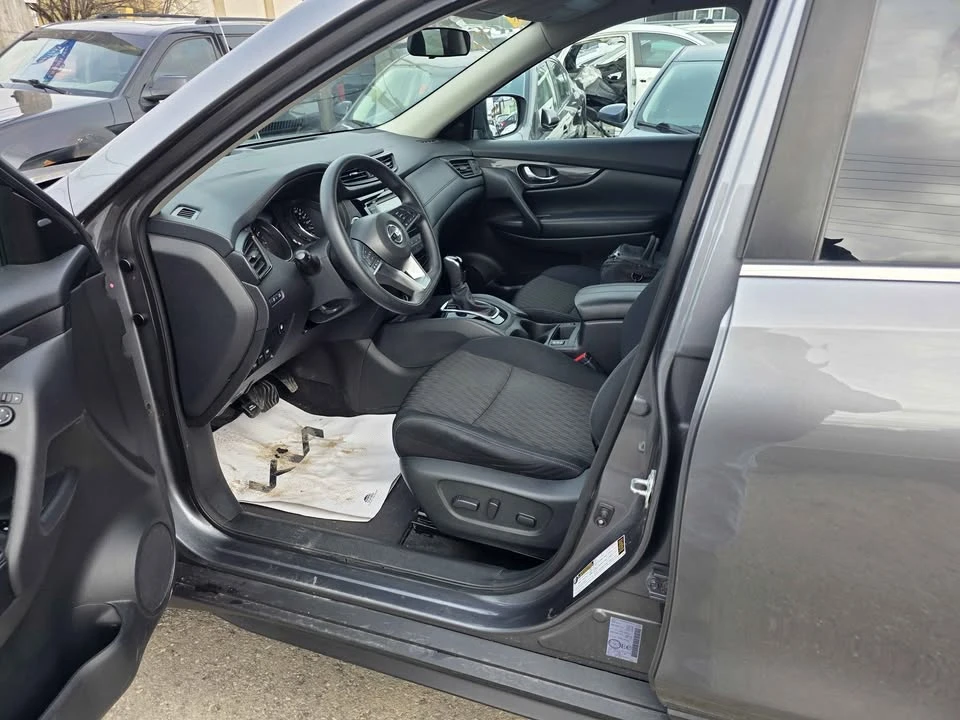 2018 Nissan Rogue - Image 9 of 17