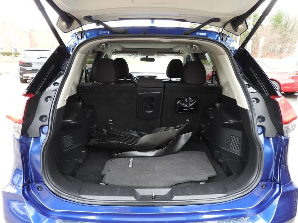 2018 Nissan Rogue - Image 11 of 19