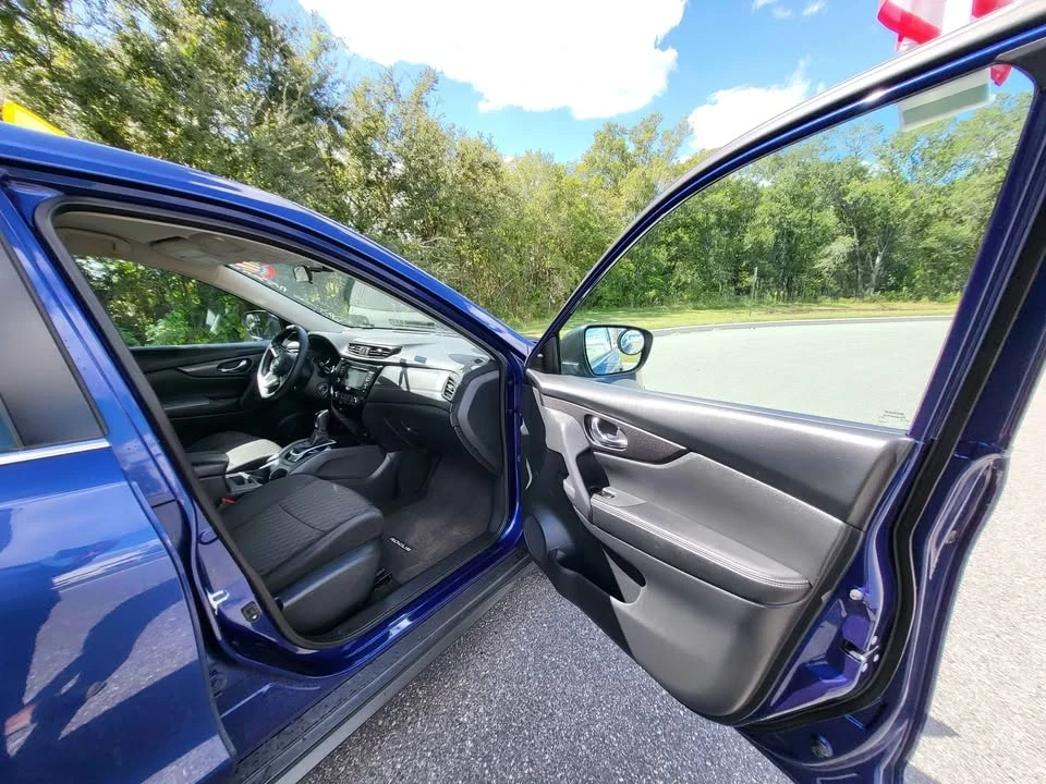 2018 Nissan Rogue - Image 11 of 19