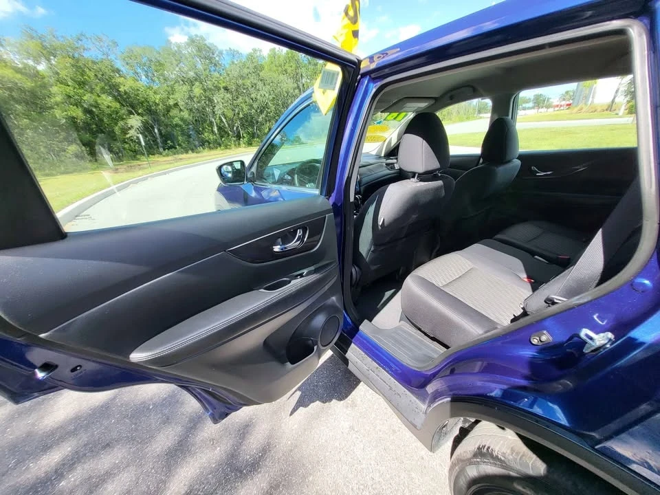 2018 Nissan Rogue - Image 15 of 19
