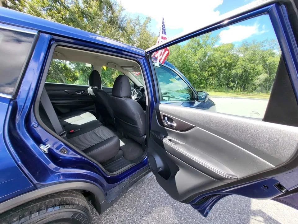 2018 Nissan Rogue - Image 10 of 19