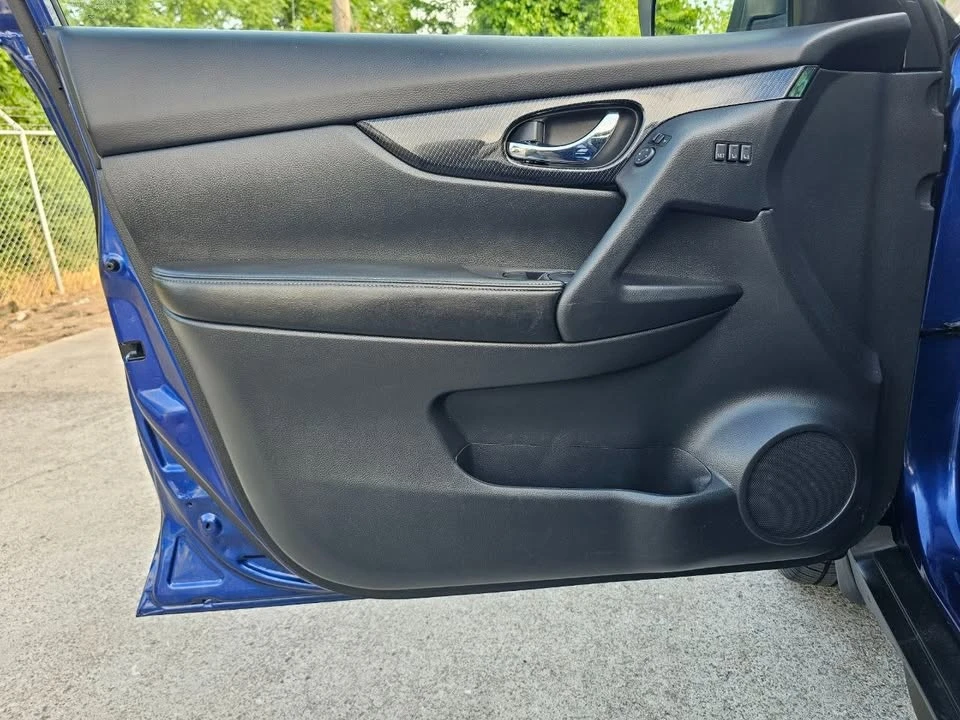 2018 Nissan Rogue - Image 16 of 20