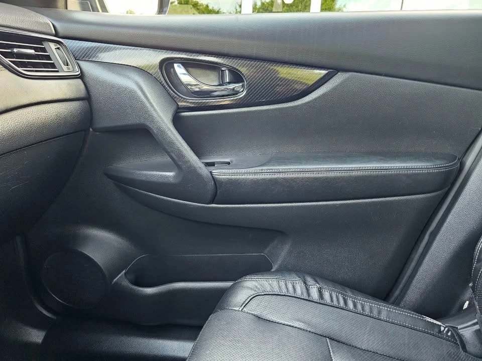 2018 Nissan Rogue - Image 15 of 20