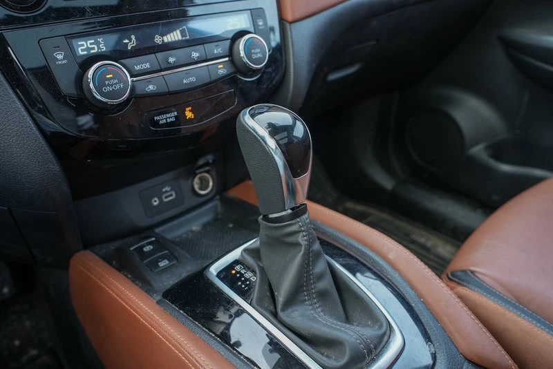 2018 Nissan Rogue - Image 13 of 18