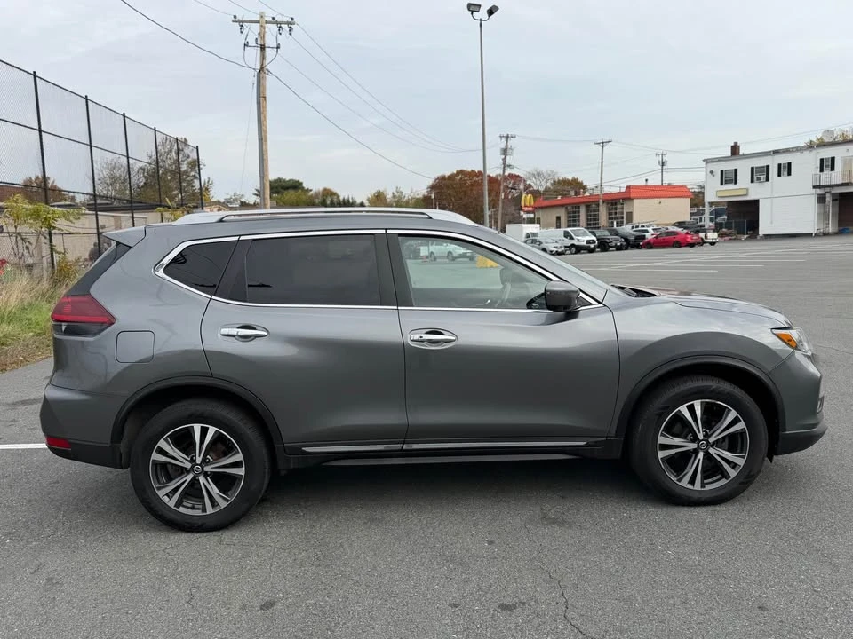 2018 Nissan Rogue - Image 4 of 14