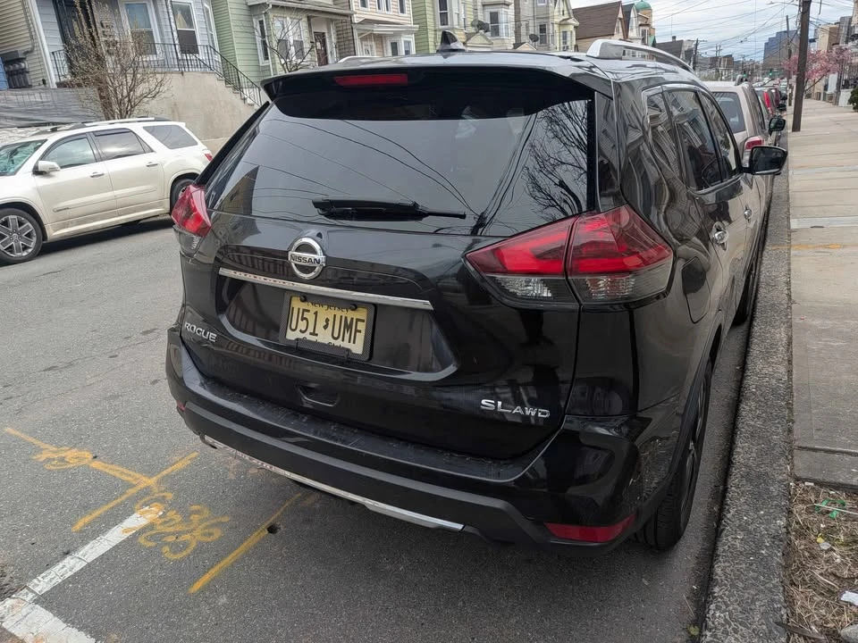 2018 Nissan Rogue - Image 2 of 9