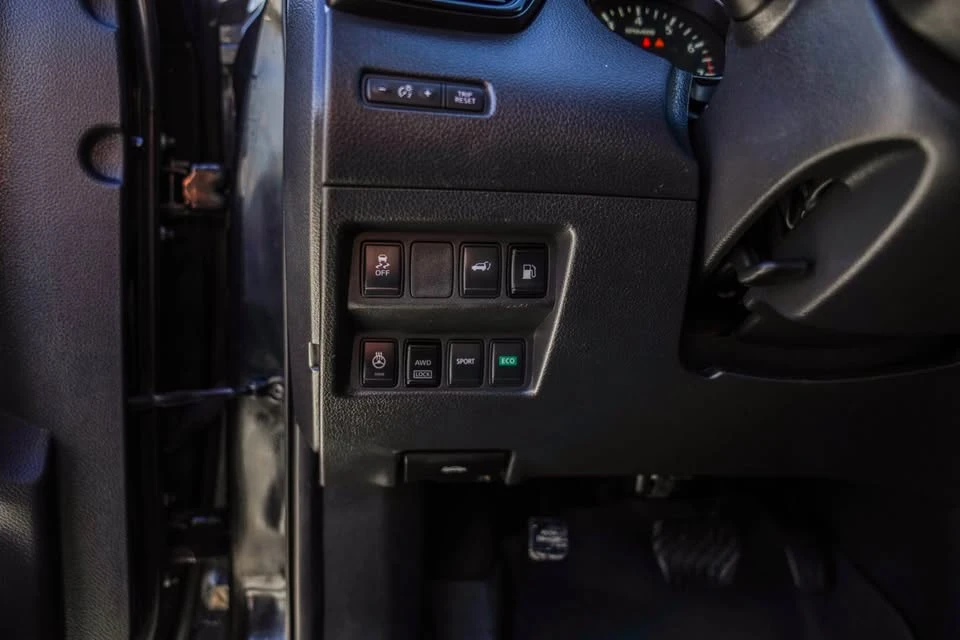 2018 Nissan Rogue - Image 9 of 13