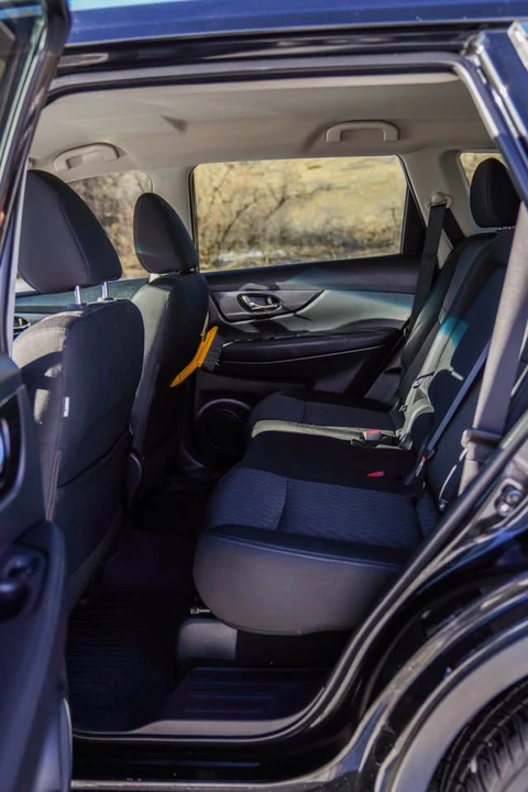 2018 Nissan Rogue - Image 8 of 13