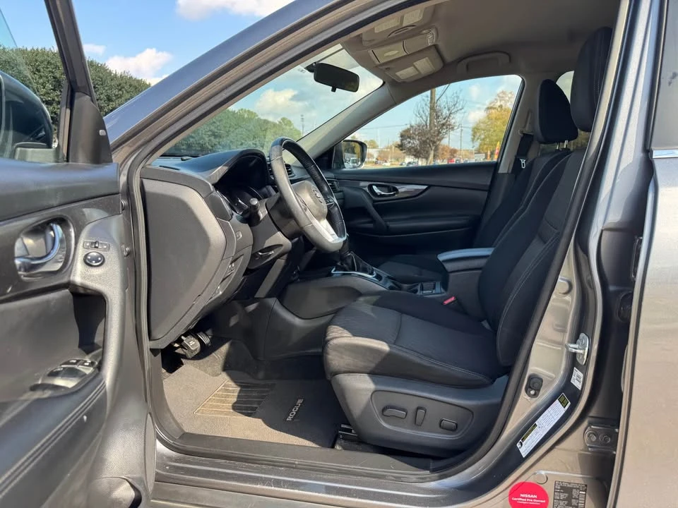 2018 Nissan Rogue - Image 13 of 17