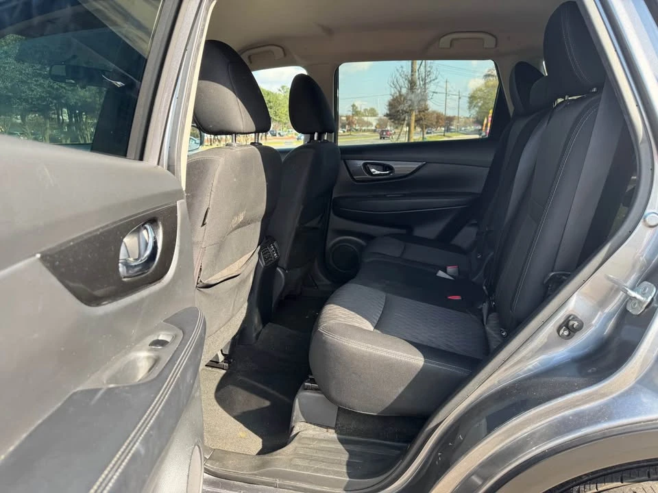 2018 Nissan Rogue - Image 11 of 17