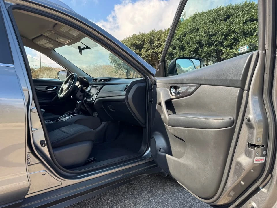 2018 Nissan Rogue - Image 7 of 17