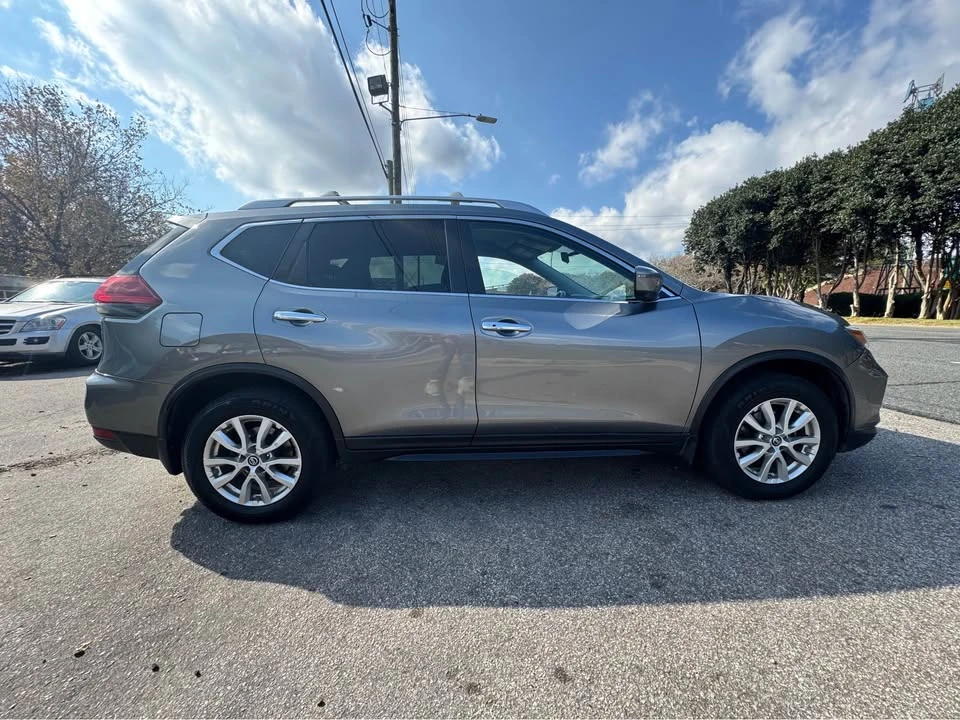 2018 Nissan Rogue - Image 9 of 17