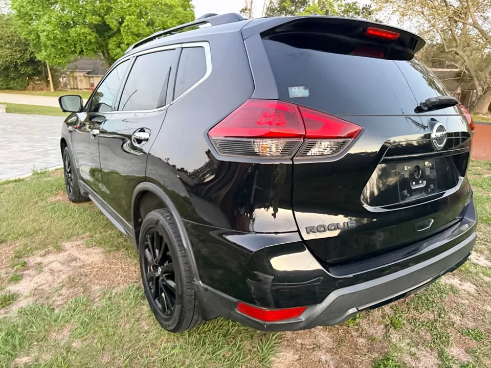 2018 Nissan Rogue - Image 11 of 15